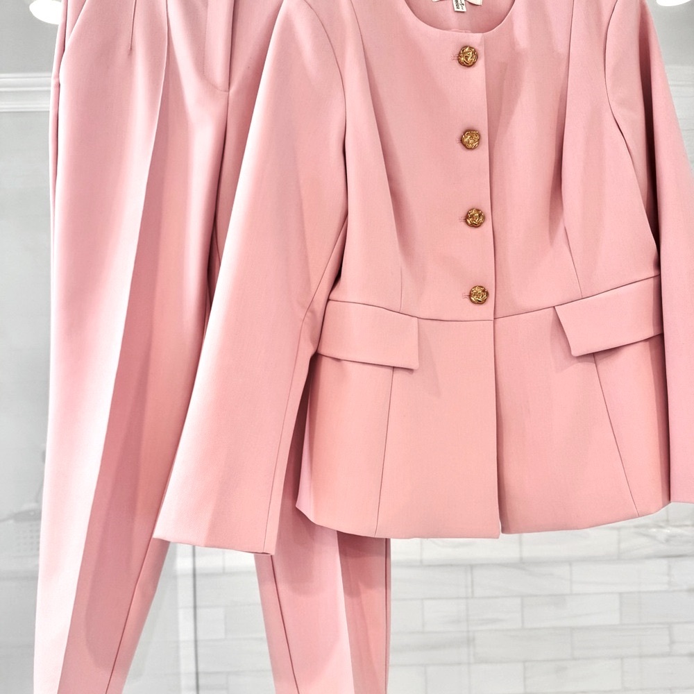 🌸Pink Women's Pants Suit with Gold Buttons   NWOT 🌸